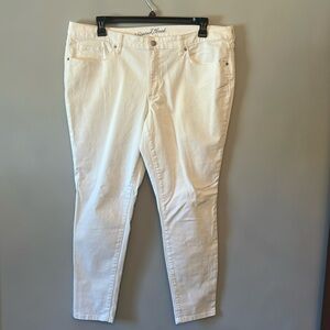 Universal Thread White Mid Rise Skinny Jeans, Size 18